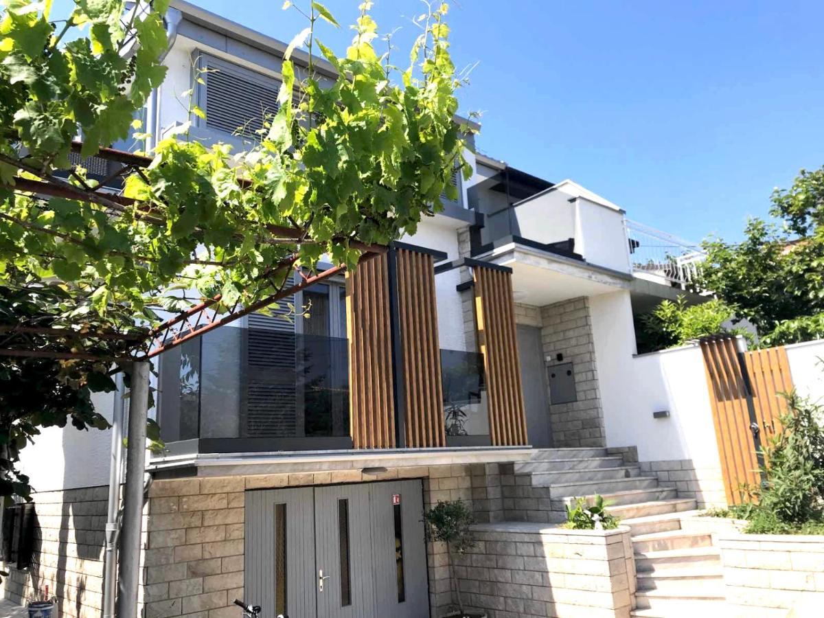 Sunny House Apartman Zambratija Kültér fotó