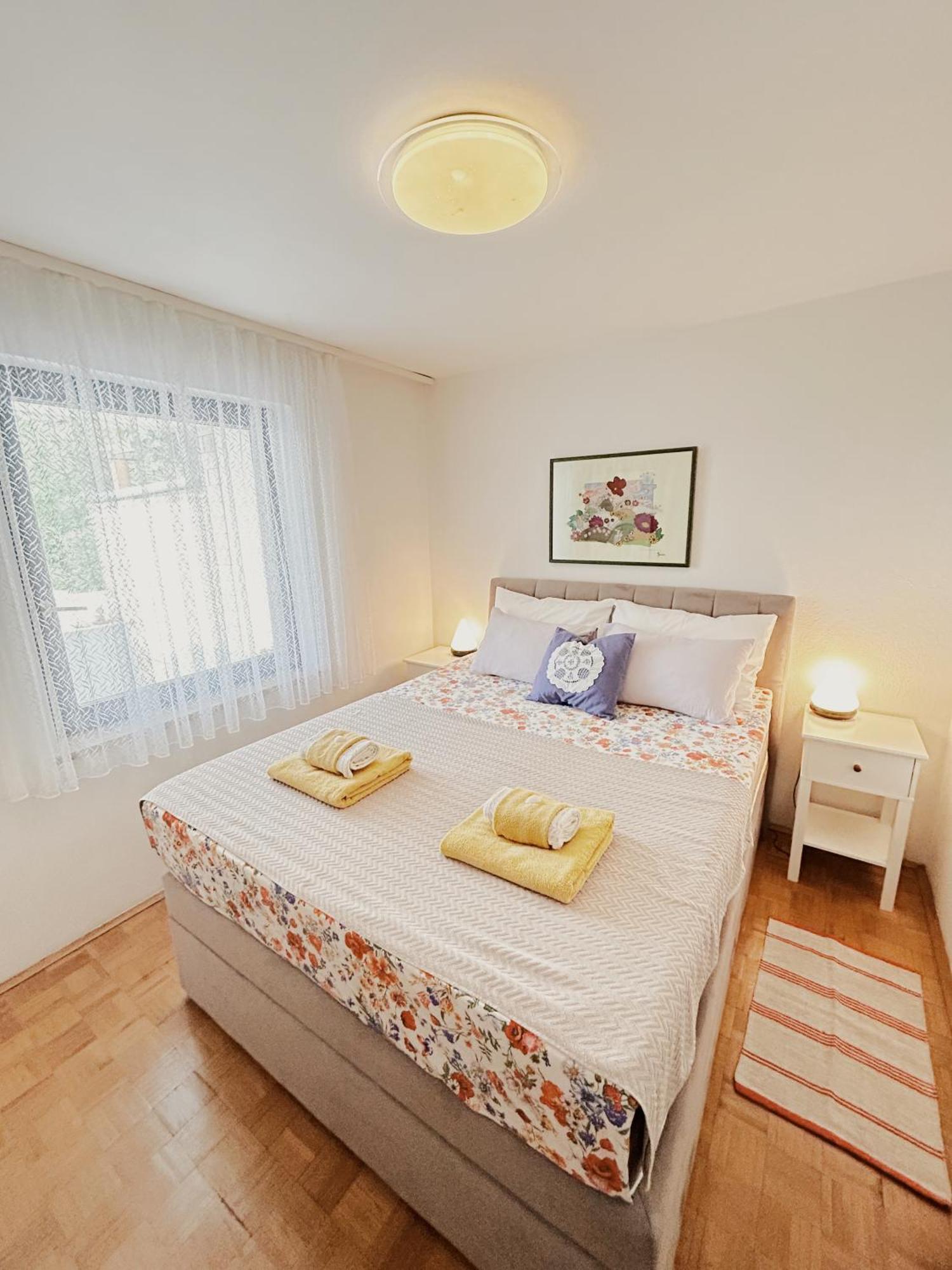 Sunny House Apartman Zambratija Kültér fotó